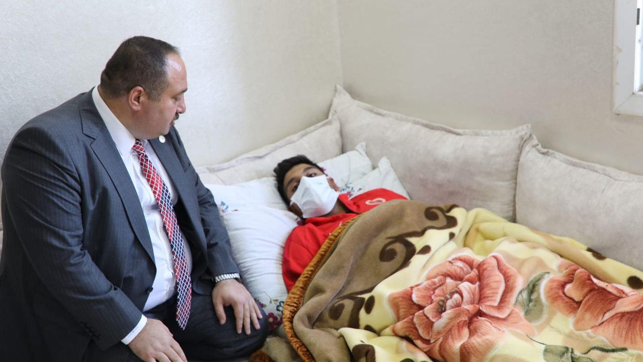 Viranşehir Belediye Başkanı Salih Ekinci, Pençe-Kilit Harekatı'nda Yaralanan Askeri Ziyaret Etti