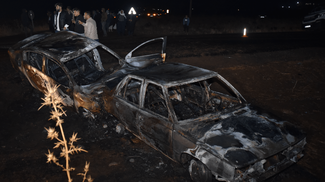 Şanlıurfa'da Çarpışan Otomobiller Yandı, 1 Kişi Yaralandı!