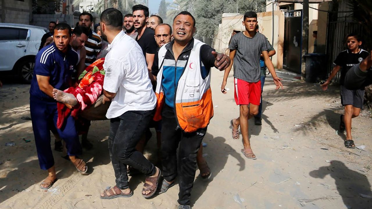 Gazze'de Sivillerin Olduğu Cadde Bombalandı!