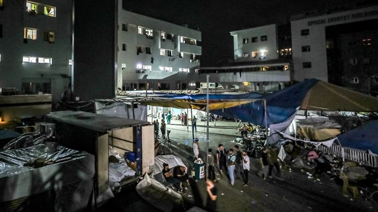 Siyonist Rejim Şifa Hastanesi'ne Saldırdı
