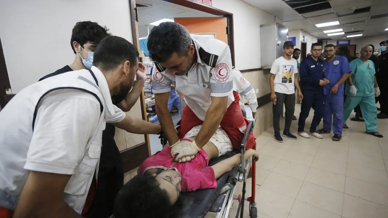 İsrail'in Gazze'de Mülteci Kampına Yönelik Saldırısı: En Az 51 Ölü, Hastaneler Ağır Yaralılarla Dolu
