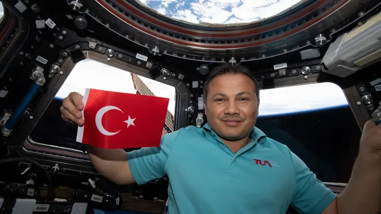 Astronot Alper Gezeravcı, "gMetal" Deneyiyle Uzayın Sırlarını Çözmeye Devam Ediyor!