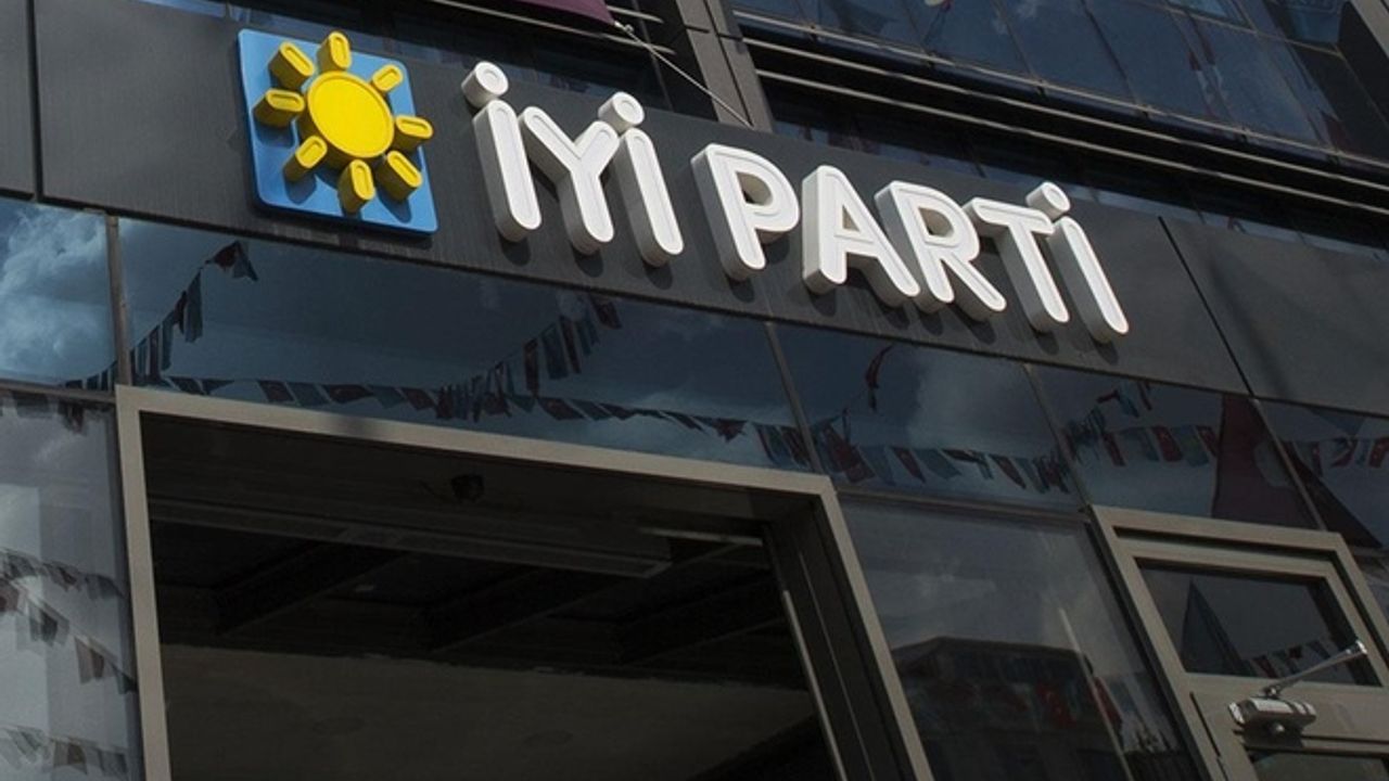 İYİ Parti Antalya’da İstifa Şoku! İl Yönetiminden 6 Kişi Görevi Bıraktı