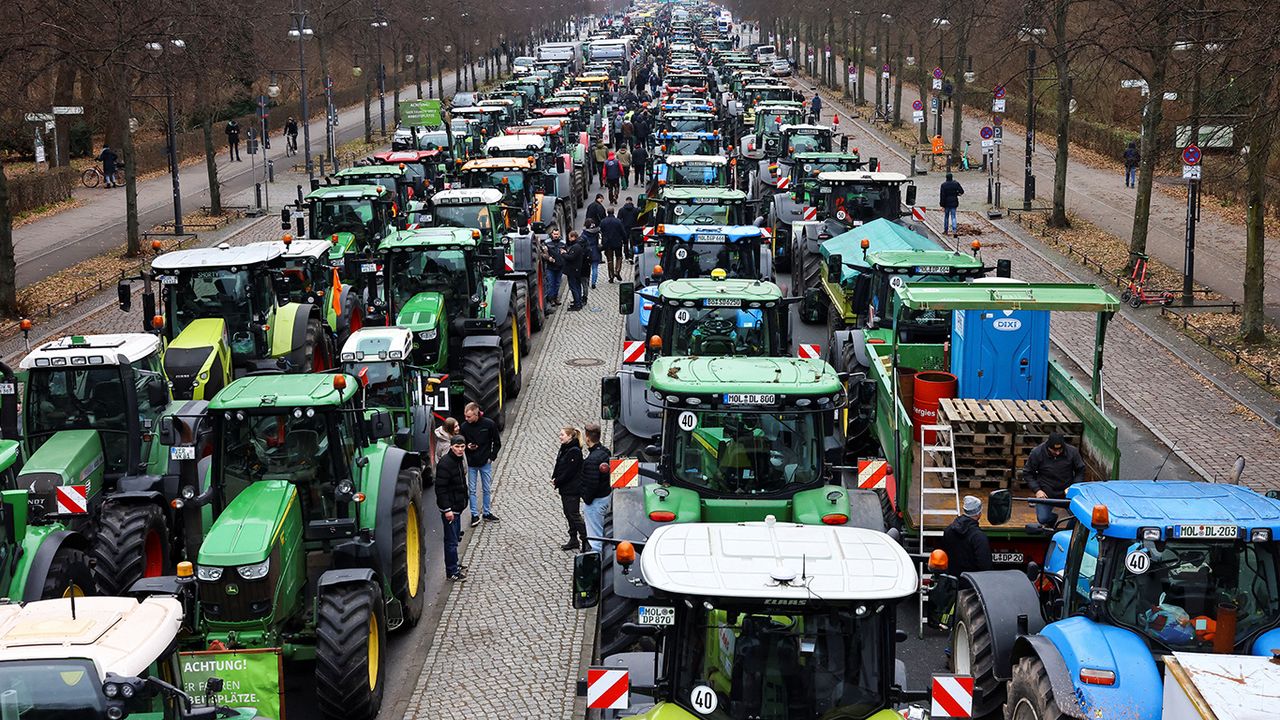 Alman Çiftçilerin Sübvansiyon Protestosu: