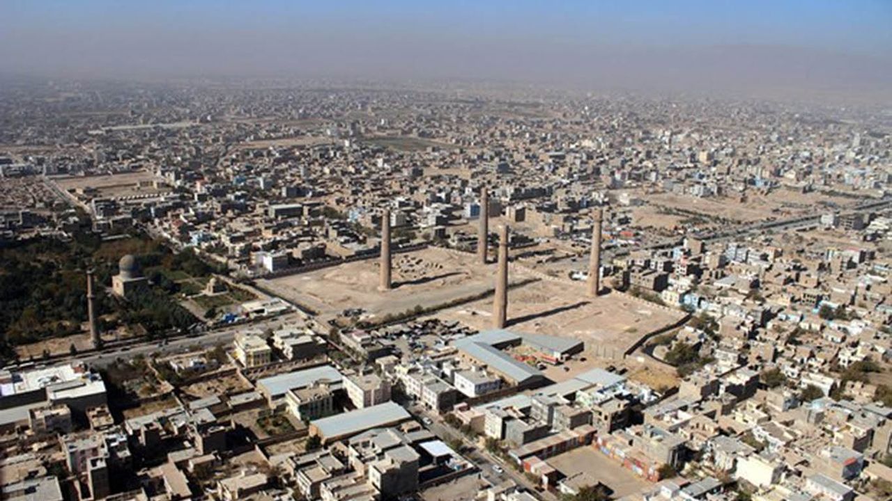 Herat’ta Askeri Araca Bombalı Saldırı: 8 Yaralı