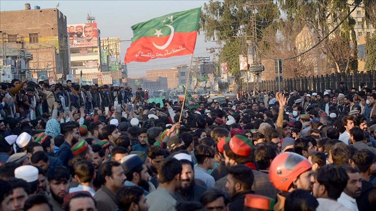 Pakistan'da Geç Açıklanan Seçim Sonuçlarına Karşı Protestoda 3 Polis Öldü