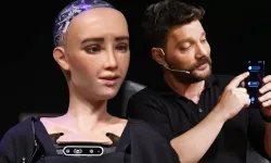 Oğuzhan Uğur ve Robot Sophia Arasındaki Sosyal Medyayı Sallayan Diyalog