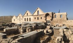 Şanlıurfa Harran'da Tarihi Ulu Cami Kazılarında Büyük Keşif: 101 Ayak ve Sütun Ortaya Çıktı!