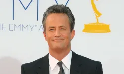 Friends Dizisinin Ünlü Karakteri Matthew Perry, Evinde Ölü Bulundu!