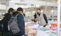 Şanlıurfa'da Kitap Fiyatları, Okuma İsteğini Sınırlıyor: Kitapçılar Maliyet Artışına Dikkat Çekiyor