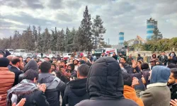 Şanlıurfa'daki Fabrika İşçileri İşten Çıkarılmaları Protesto Ediyor