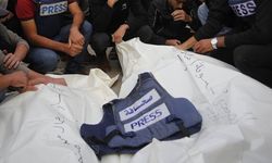 Gazze’de gazetecilere yönelik katliam sürüyor: 98 şehit