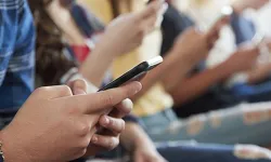 Uzmanlar Uyarıyor: Telefon Kullanımı Kaygı ve Depresyonu Artırıyor!