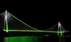 Köprüler Pakistan Milli Günü'ne Özel Işıklandırıldı