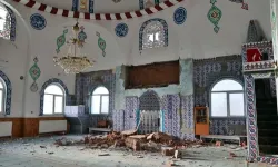 Tokat'taki depremde tarihi cami ve kerpiç evler zarar gördü
