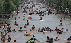 Aşırı Sıcaklar Asya'da Okulları Kapatıyor, Eğitime Ara Verildi