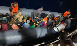 İzmir Açıklarında 47 Düzensiz Göçmen Kurtarıldı