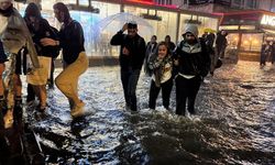 Başkentte Şiddetli Yağış: Evleri Su Bastı, Araçlar Yolda Mahsur Kaldı