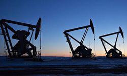 OPEC+ Grubu Üretim Kesintisini 1 Yıl Daha Uzatıyor