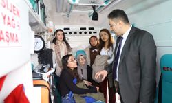 Sağlık Müdürü Öğrencilere Ambulansı tanıttı