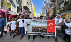 İzmir'de beş teğmen ve üç komutanın TSK’dan ihracı protesto edildi