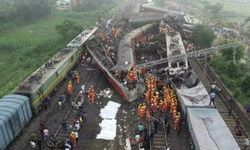 Hindistan'da Tren Kazası: Sinyal Sorunu Sebep Olabilir!