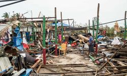 Myanmar Yönetimi Kasırga Bölgesindeki İnsani Yardımları Askıya Aldı