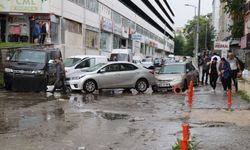 Ankara'da yoğun yağış sele dönüştü: Ev ve iş yerleri sular altında