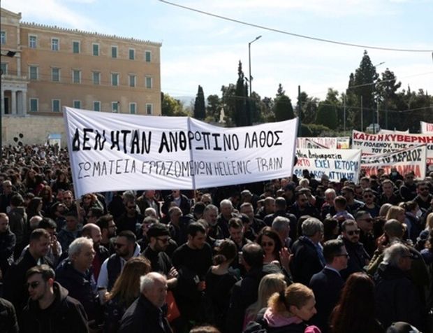 Yunanistan'da Halk Sokaklara Döküldü!