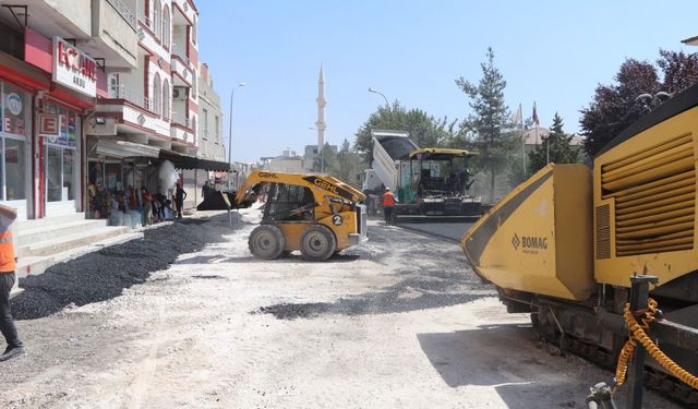 Viranşehir Belediyesi Sıcak Asfalt Çalışmaları Devam Ediyor