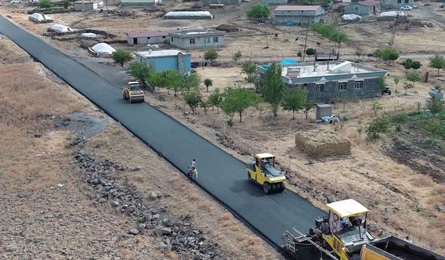 Büyükşehir Belediyesi, Siverek Kırsalında Yol Çalışmalarını Sürdürüyor