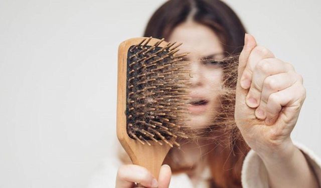 Saçlarınız dökülüyorsa nedeni bu olabilir: Saç dökülmesine iyi gelen en etkili bitkisel çözümler!