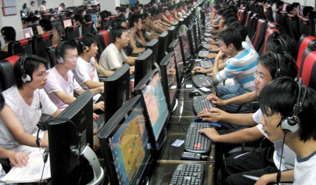 Çin'deki İnternet Kullanıcıları 1 Milyar 90 Milyona Ulaştı