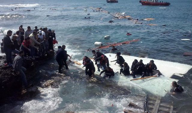 Orta Akdeniz'de Yüzlerce Göçmen Hayatını Kaybetti