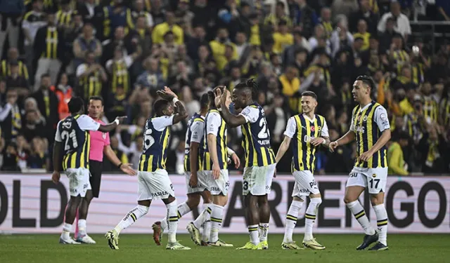 Fenerbahçe, Beşiktaş Derbisinde Galibiyetle Şampiyonluk Umutlarını Yeşertti