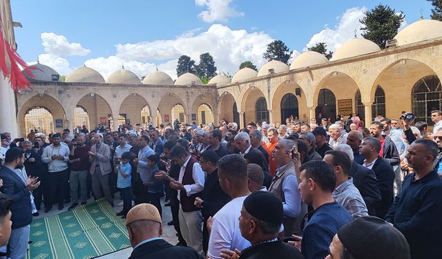 Gazze şehidleri için gıyabi cenaze namazı kılındı