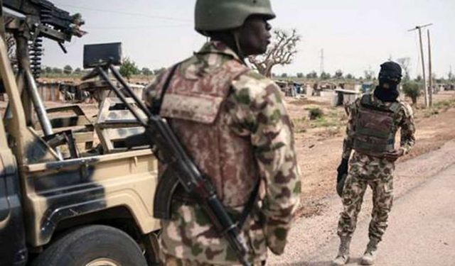Nijerya'da silahlı kişiler 18 sivili katletti