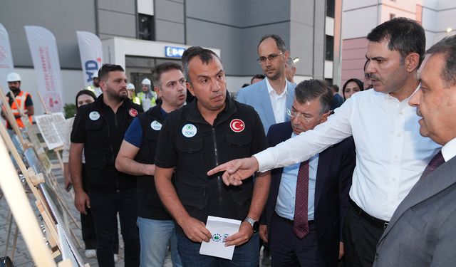 Bakan Murat Kurum, deprem bölgesine yönelik temaslarını Şanlıurfa’da sürdürdü