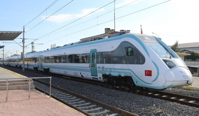 Yerli üretim hızlı tren 2025’te raylara iniyor