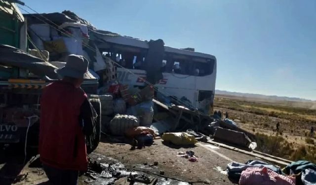 Bolivya-Şili sınırında trafik kazası: 16 ölü, 14 yaralı