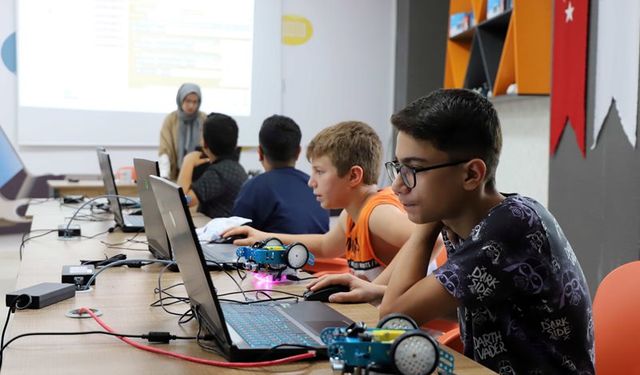 Karaköprü'de Çocuklara Robotik Kodlama Eğitimi