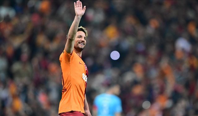 Galatasaray, Dries Mertens'in sözleşmesini 2024-2025 sezonu sonuna kadar uzattı
