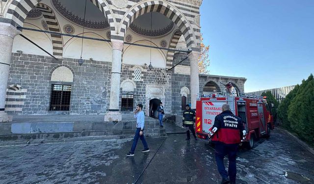 Diyarbakır'da cuma namazı esnasında yangın paniği