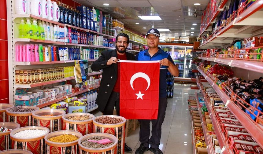 Harran Belediyesi, Cumhuriyetin 100. Yılında Esnaf ve Vatandaşlara Türk Bayrağı Dağıttı