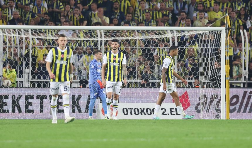 Trabzonspor Süper Lig'de Fenerbahçe'yi Deplasmanda 3-2 Mağlup Ederek Büyük Zafer Kazandı