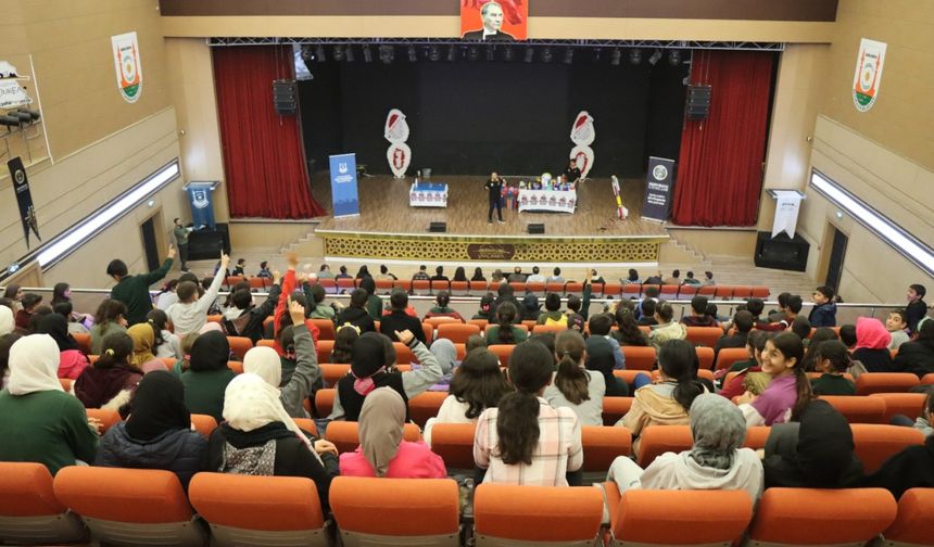 Şanlıurfa Büyükşehir Belediyesi Öğrencilere Yönelik Bilim Şenliği Düzenledi