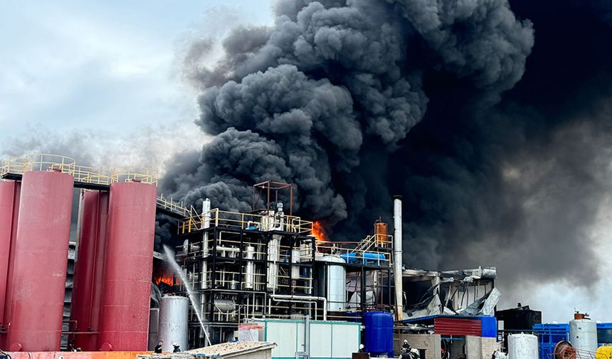 Aksaray'da Atık Yağ Geri Dönüşüm Fabrikasında Yangın Çıktı