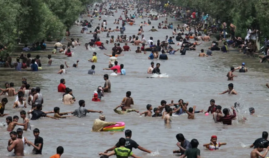 Aşırı Sıcaklar Asya'da Okulları Kapatıyor, Eğitime Ara Verildi
