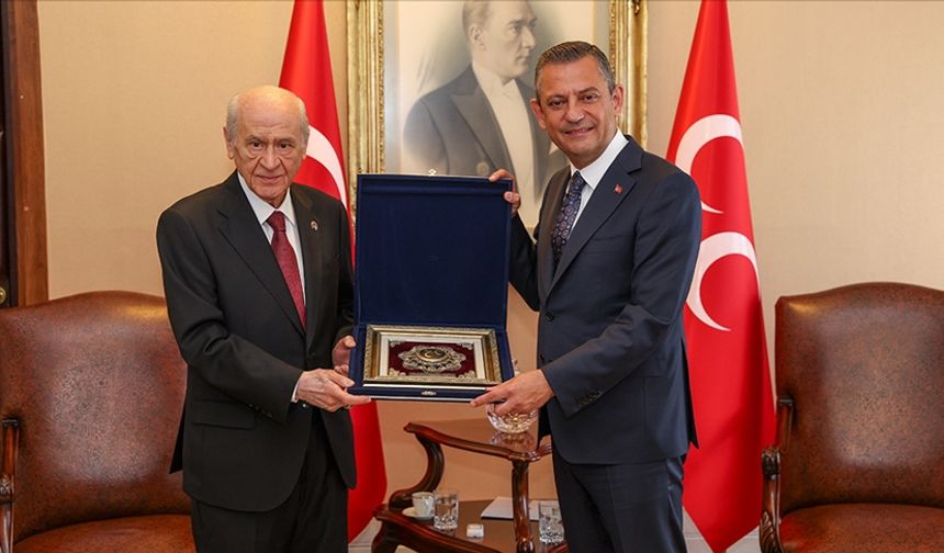 CHP Genel Başkanı Özgür Özel, MHP Genel Başkanı Devlet Bahçeli’yi Ziyaret Etti