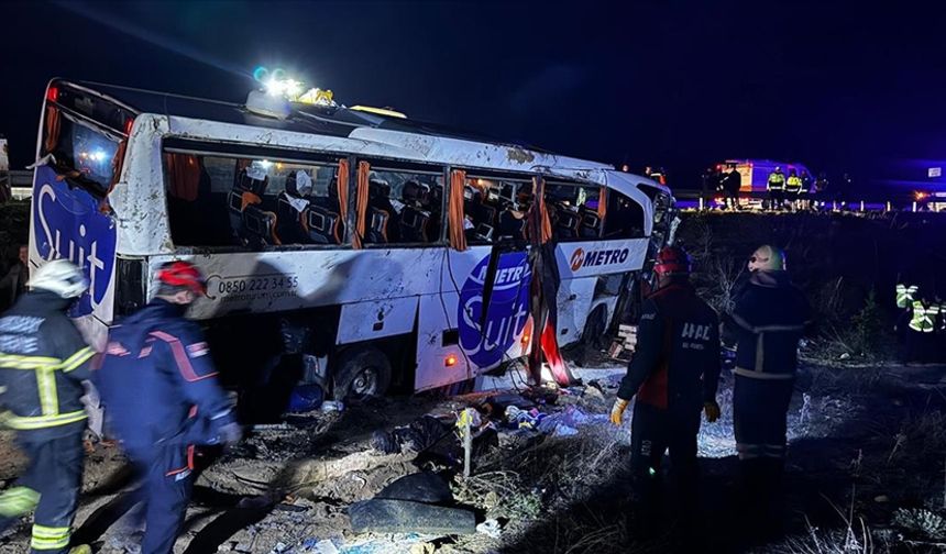 Aksaray'da Otobüs Faciası: 2 Kişi Öldü, 34 Kişi Yaralandı